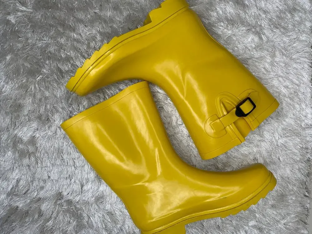 Yellow Rain Boots Classic Preppy Sz 9 College City Waterproof